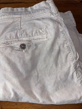 American Eagle Outfitters Men's Light Khaki Flat Front Shorts Size 32